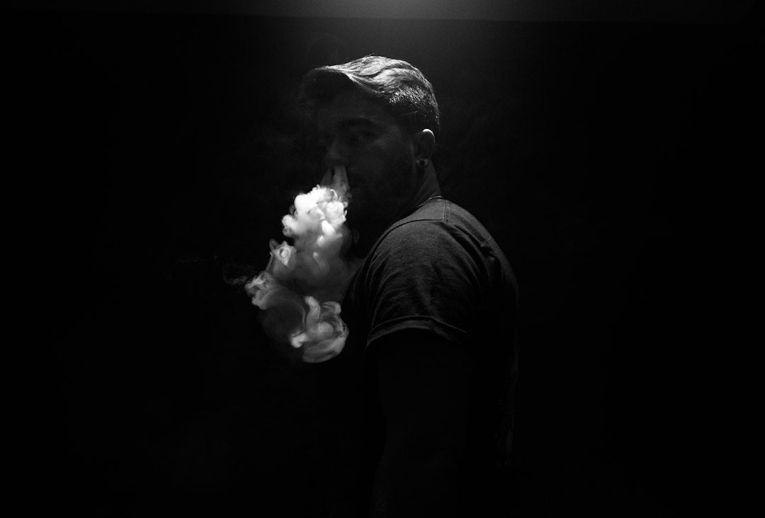 Vaping Etiquette: Do's and Don'ts for Vapers